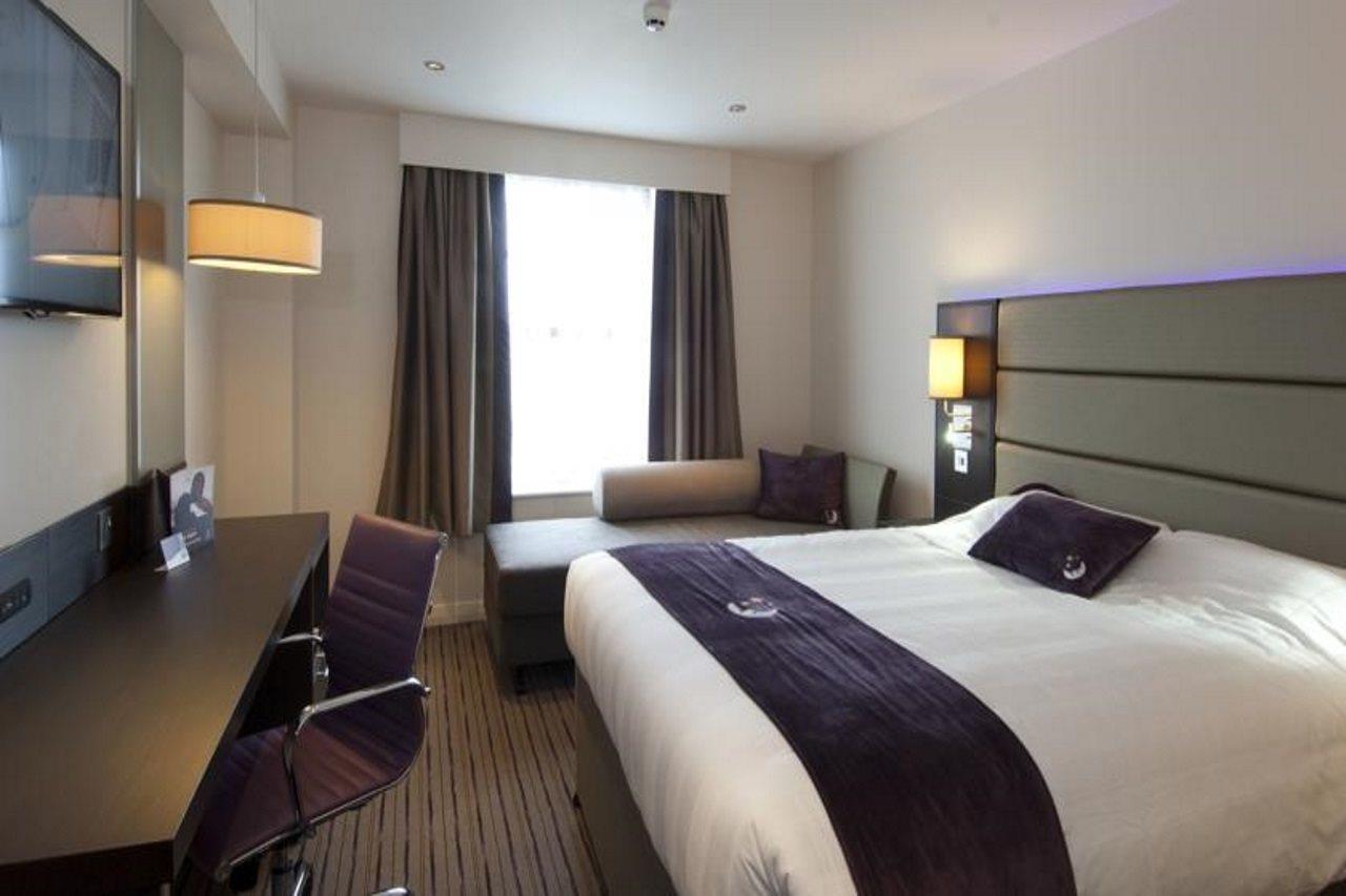 Premier Inn Liverpool 레인힐 외부 사진